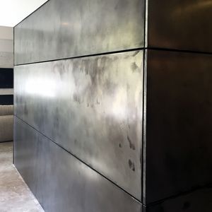 Zinc Amour | Sheet Metal                                                                                                                                                                                 More Sheet Metal Wall, Corrugated Metal Wall, Interior Cladding, Steel Cladding, Metal Wall Panel, Metal Furniture Design, Casa Patio, Vintage Industrial Furniture, Welding Table