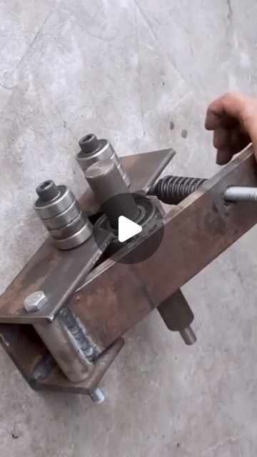 Metal Bending Tools Ideas, Welding Projects To Sell, Homemade Tools Metals, Diy Forge, Metal Working Machines, Cool Welding Projects, Sheet Metal Tools, Machining Metal Projects, Metal Bender