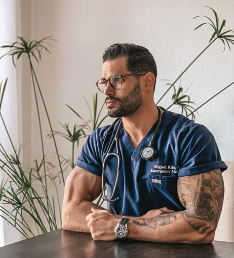 Doctors With Tattoos, Male Doctor Aesthetic, Male Doctor Aesthetic Medical, Handsome Doctor Men, Nurse Male, Hot Male Doctors In Scrubs, Handsome Doctor, Perfect Body Men, Doctor Man