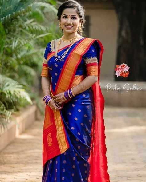 Engement Saree Indian Women, Navvari Sadi Blouse Back Design, Blue Paithani Saree Look, Paithani Look For Wedding, Marathi Paithani Look, Marathi Engagement Look, Paithani Look, Paithani Saree Traditional Look, Paithani Saree Wedding