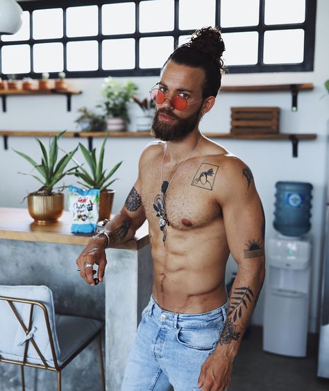 5,727 Likes, 70 Comments - Hank_ge (@hank_ge) on Instagram: “Found the perfect combination 🖤 Gin&Tonic inside a chocolate ball 🌹 #shotoftheyear #casali…” Old School Tattoos, Boho Tattoos, Tattoo Old School, Boy Tattoos, Man Bun, Mode Boho, School Style, School Tattoo, Trendy Tattoos