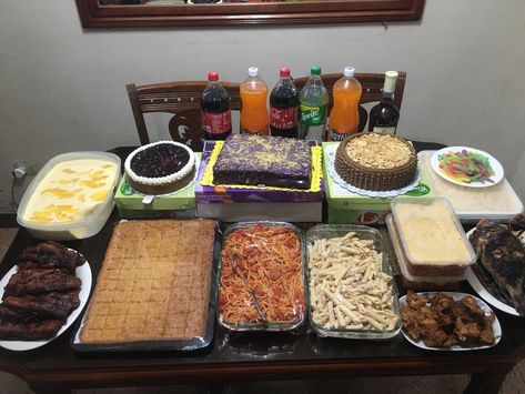 Christmas party foods #christmas #food #foodphotography Philippines At Night, Christmas Party Foods, Foods Video, Birthday Foods, Food Filipino, Festival Food, Christmas Feast, Philippines Food, Friendship Photoshoot