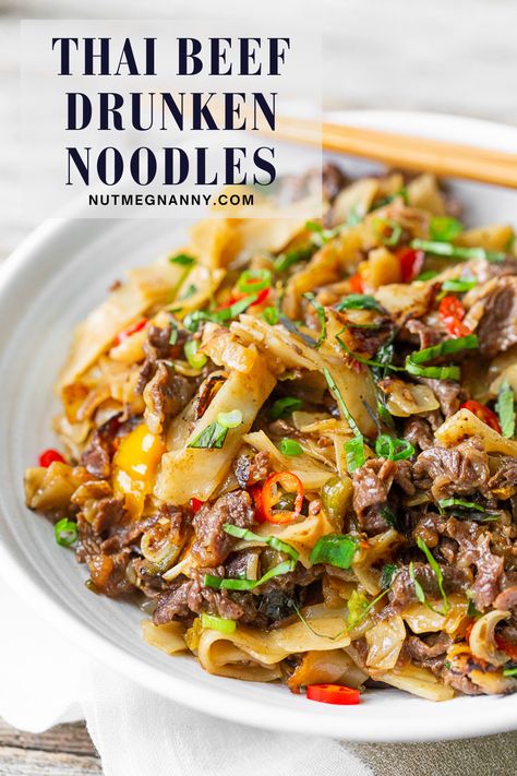 These Thai beef drunken noodles are the perfect take-out, fake-out meal. PACKED full of flavor and ready in just 30 minutes! Your whole family will love these noodles. Rice Noodles With Beef, Thai Beef And Noodles, Thai Beef Rolls, Beef Drunken Noodles Thai, Spicy Beef Noodles, Drunken Noodles Thai Authentic, Beef Thai Recipes, Asain Food Recipe Healthy, Spicy Beef Ramen Noodle Recipes