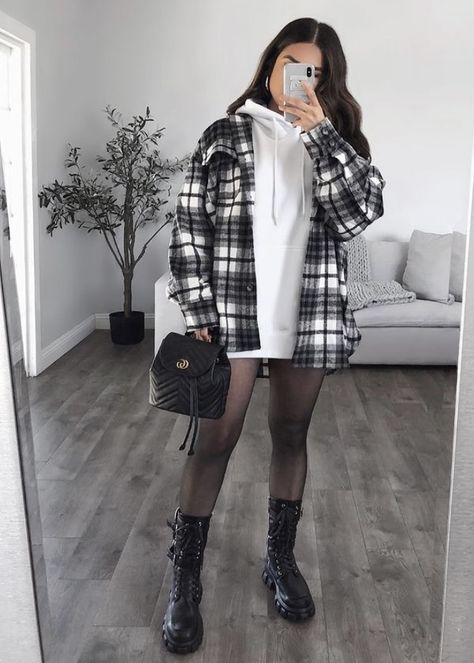 Mode Ulzzang, Midsize Outfits, Flannel Hoodie, Mirror Picture, Simple Fall Outfits, Plaid Shacket, Winter Fashion Outfits Casual, Cold Outfits, Kleidung Diy