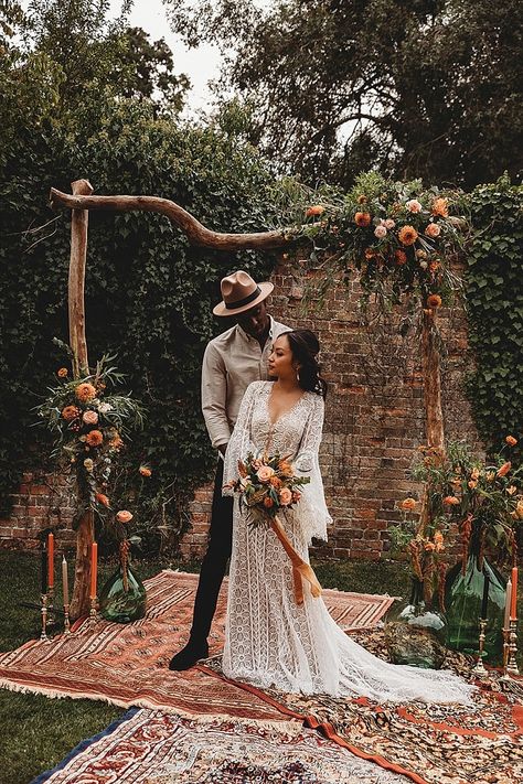 Bohemian Chic Wedding, Bodas Boho Chic, Bohemian Wedding Theme, Bohemian Chic Weddings, Bohemian Weddings, Wedding Alters, Bohemian Style Wedding, Boho Style Wedding, Boho Wedding Inspiration