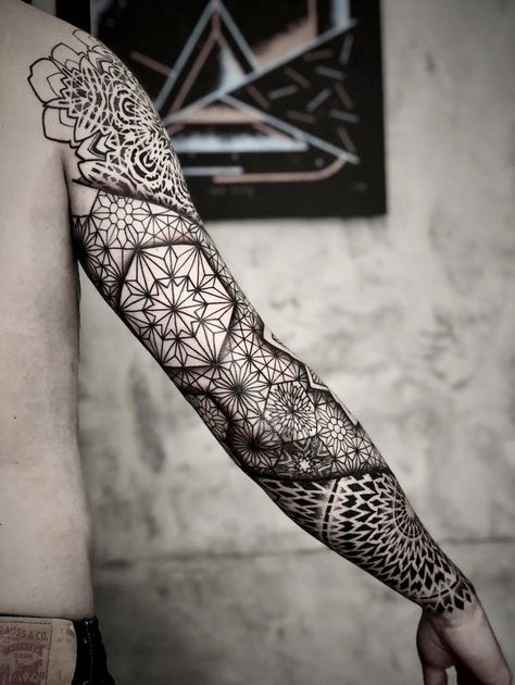 Geometric Tattoo Stencil, Tato Mandala, Mandala Tattoo Men, Dotwork Tattoo Mandala, Geometric Tattoo Sleeve Designs, Mandala Tattoo Sleeve, Geometric Mandala Tattoo, Geometric Sleeve Tattoo, Sacred Geometry Tattoo