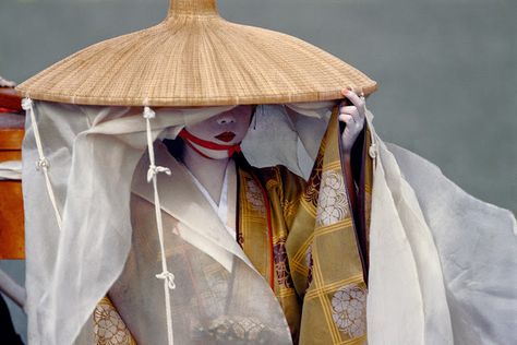 Weimao & Mili: Chinese Veil Hat 帷帽 Chinese Hat, Woman Riding Horse, Matsuri Festival, Asian Gifts, Japanese Traditional Clothing, Womens Straw Hats, Hat Aesthetic, Veiled Hats, Round Hat