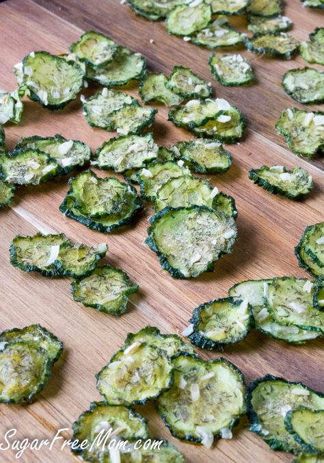 cucumber chips Freeze Dried Cucumber Chips, Cucumber Chips Air Fryer, Dehydrated Veggies, Cucumber Chips, Healthy Low Carb Snacks, Healthy Chips, Dehydrated Vegetables, Buttermilk Ranch, 100 Calorie