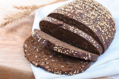 What Are the Health Benefits of Pumpernickel? | Livestrong.com Rye Bread Benefits, Low Gi Bread, Low Glycemic Bread, Bread Wheat, Pumpernickel Bread, Sprouted Grain Bread, Ezekiel Bread, Low Glycemic Diet, Healthy Bread