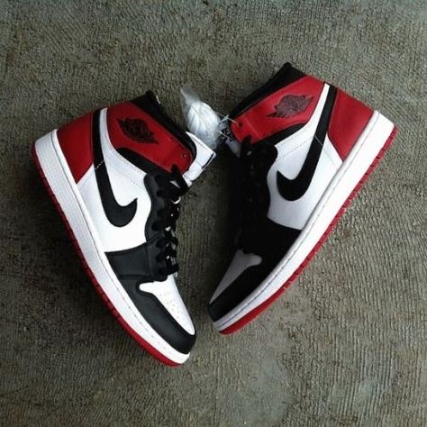 Sepatu Air Jordan, Skor Sneakers Nike, Branded Sneakers, Air Jordan 1 Black, Παπούτσια Nike Free, Jordan 1 Black Toe, Zapatillas Nike Jordan, Buty Jordan, Обувь Air Jordan