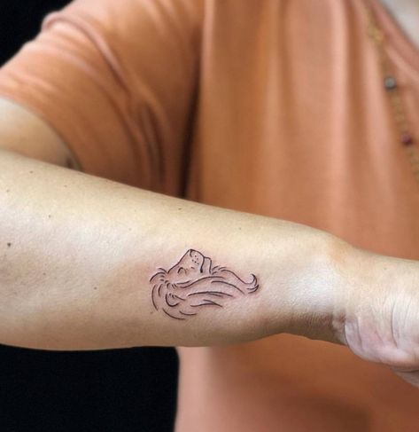 Firstborn Tattoo Ideas, Gryffindor Lion Tattoo, Gryffindor Tattoo Ideas, Gryffindor Tattoo Small, Simple Lion Tattoo For Women, Mini Lion Tattoo For Women, Gryffindor Tattoo, Small Lion Tattoo For Women, Simple Lion Tattoo