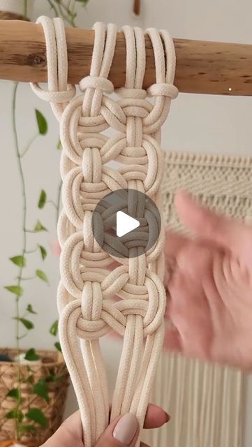 Macrame Wrapping Knot, 8 Strand Macrame Pattern, Macrame Projects Free Pattern, Easy Macrame Wall Hanging Tutorials, Macrame Patterns Tutorials Videos, Macrame Skeleton, Macrame Curtain Diy, Holiday Macrame, Macrame Baby Room