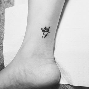 Small Crown Tattoo, Crown Tattoos For Women, F Tattoo, V Tattoo, Small Crown, L Tattoo, Princess Tattoo, Initial Tattoo, Tattoo Lettering Fonts