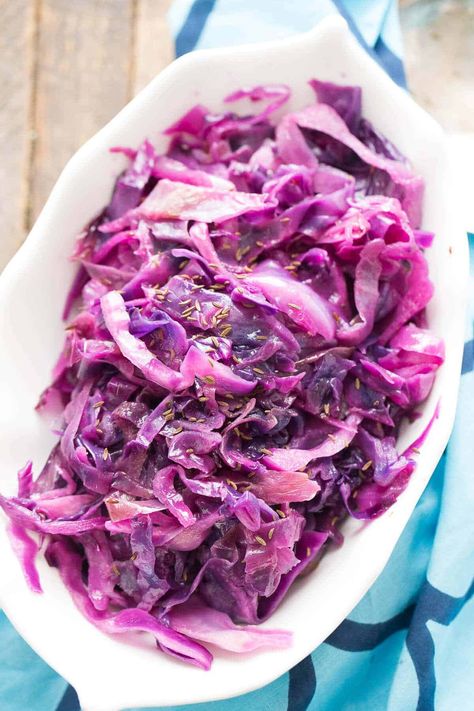 This tangy sweet red caggabe is a family favorite! It pairs well with anything! Caggabe Recipes, Cassoulet Recipe Easy, Red Cabbage Slaw Recipes, Blueberry Coffee Cake Recipe, Red Cabbage Recipes, Red Cabbage Slaw, Quick Pickled, Pickled Cabbage, Vegetable Side Dishes Recipes