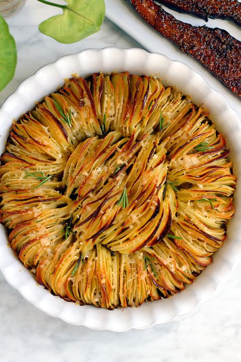 Image of rosemary garlic hasselback potatoes. Fridge Staples, Bacon Steak, Rosemary Potatoes, Hasselback Potatoes, Rosemary Garlic, Two Of A Kind, Christmas Food Dinner, Christmas Favorites, Hearty Breakfast