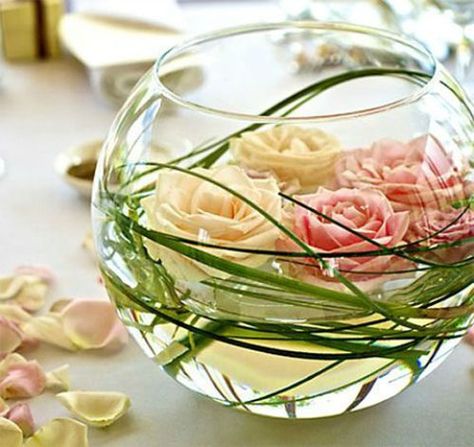 Great idea, globes ( they have them at dollar stores) water and flowers and stems....beautiful , fragrent and does't block guests Floating Flower Centerpieces, Spring Wedding Centerpieces, Floating Centerpieces, Auckland Wedding, Deco Champetre, Floating Flowers, Flower Centerpieces Wedding, Deco Floral, Glass Vases