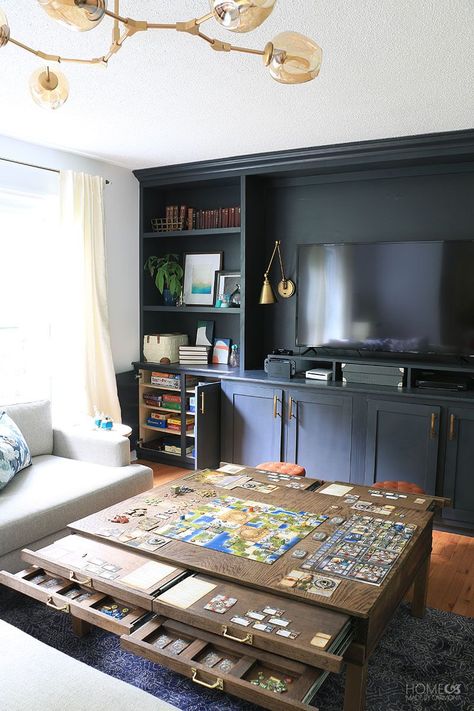 Board Game Room, Black Furniture Living Room, Furnitur Ruang Keluarga, Living Room Built Ins, Game Room Basement, Game Room Family, Diy Casa, Common Room, Custom Storage