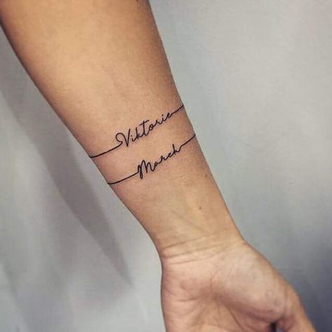 Back Tattoo Sleeve, Back Tattoo Women Minimalist, Women Minimalist Tattoo, Minimalist Tattoo Back, Bracelet Tattoos With Names, Braclet Tattoo, Small Name Tattoo, Mutterschaft Tattoos, Tattoo Back Tattoo