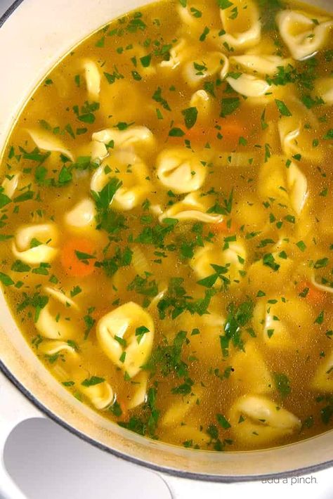 Tortellini Soup Broth Based, Vegetable Tortellini Soup Crockpot, How To Make Tortellini Soup, Tortellini Soup No Meat, Cheese Tortellini Recipes Soup, Easy Tortellini Soup Recipes, Totelini Soup, Tortilini Recipes Soups, Frozen Tortellini Recipes