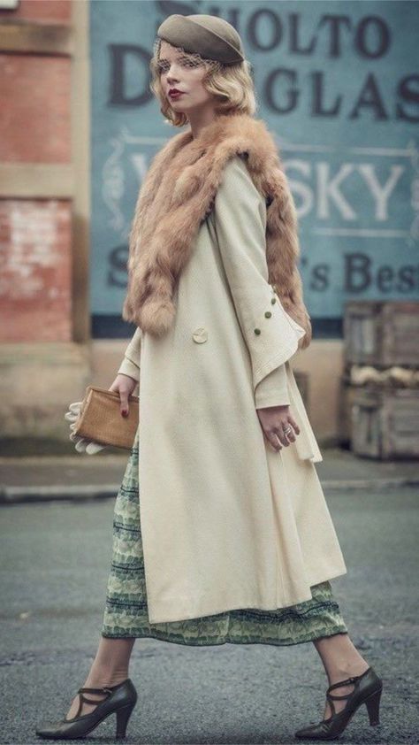 1920s Casual Fashion, Peaky Blinders Fashion Women, 1920s Inspired Outfit, Peaky Blinders Fashion, Peaky Blinders Dress, Peaky Blinders Costume, 1920s Fashion Women, Period Piece, Parisienne Chic