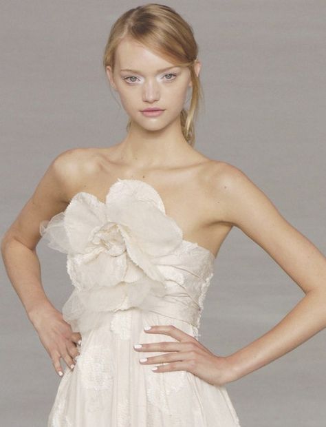 lamorbidezza: Gemma Ward at Chanel Spring 2006 Gemma Ward, Model Aesthetic, Runway Models, Fashion Week Spring, Belle Photo, Couture Fashion, Pretty Dresses, Runway Fashion, Paris Fashion Week