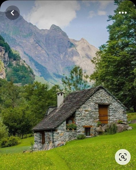 Stone Houses Rustic, Supraviețuire Camping, Stone Cabin, Country Vibes, Art Challenges, Stone Cottages, Old Stone Houses, Painting Reference, Tiny Cottage