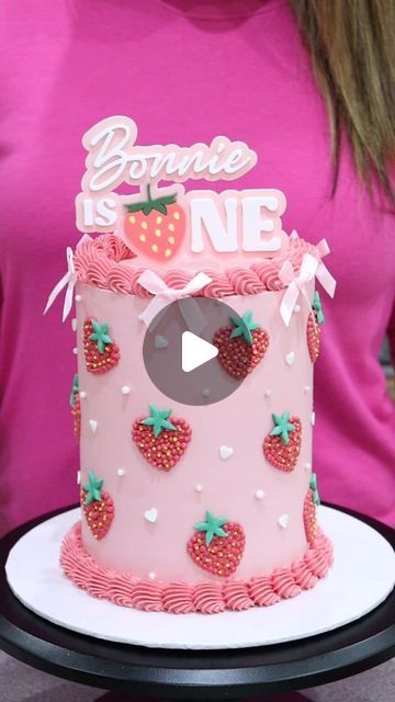 Liz Nicolaou on Instagram: "Strawberry Vintage Cake 🍓  Fresh strawberry cake layers with strawberry swiss meringue buttercream and strawberry jam, all covered in white compound chocolate hybrid ganache  Made using my 6-inch @frostform kit, frost form scraper, and colour mill in hot pink - use code FROSTLOVE10 for 10% off everything at frostform.com checkout   Other tools linked to my amazon storefront-link in bio 💗  #pinkcake #birthdaycake #strawberrycake #frostform #loveisbakeable" Cake With Strawberry Decoration, Strawberry Design Cake, Strawberry Cake Design, Cute Strawberry Cake, Strawberry Swiss Meringue Buttercream, Frost Form, Compound Chocolate, Buttercream Flowers Cupcakes, Strawberry Vintage