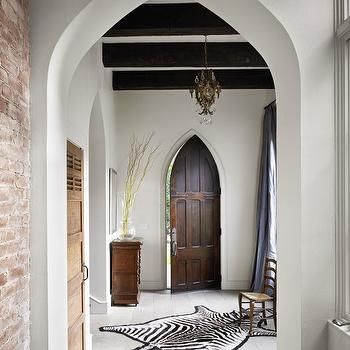 Gothic Door Foyer Mediterranean, Zebra Rugs, Gothic Door, Arched Doorway, Front Door Paint Colors, Door Paint Colors, Painted Front Doors, Arched Doors, Entrance Foyer