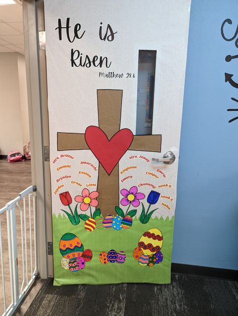 Easter Class Door Decorations, Teacher Door Decorations, Kids Church Rooms, Easter Sunday School, Easter School, Spring Door Decoration, Spring Bulletin, Easter Door Decor, Spring Classroom