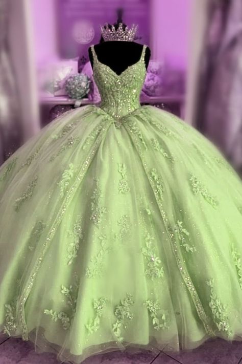 Quince After Party Dress, Green Quince Dress, Princess Tiana Dress, Green Quinceanera Theme, Tiana Wedding, Princess Tiana Birthday Party, Party Dress Green, Princess Sweet 16, After Party Dress