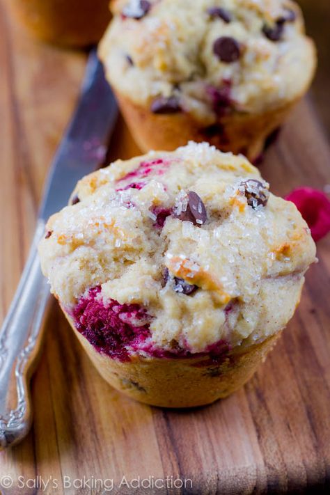 Easy & quick Jumbo Raspberry Chocolate Chip Muffins. Using a couple tricks to make them extra tall and taste like your favorite bakery-style muffins. Read how at sallysbakingaddiction.com Raspberry Chocolate Chip Muffins, Raspberry Chocolate Chip, Jumbo Muffins, Bakery Style Muffins, Raspberry Muffins, Raspberry Chocolate, Raspberry Recipes, Chocolate Chip Muffins, Chocolate Muffins