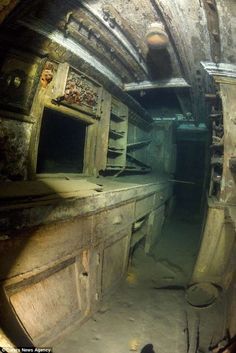 Underwater Shipwreck, Titanic Underwater, Sunken Ships, Ship Wrecks, Titanic History, Old Abandoned Buildings, Titanic Ship, Old Sailing Ships, Abandoned Ships