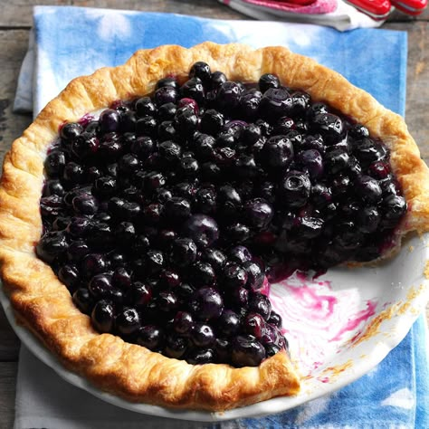 Cape Cod Blueberry Pie Biddeford Maine, Fresh Blueberry Pie, Mousse Au Chocolat Torte, Potluck Desserts, Strawberry Pie, Recipe 30, Blueberry Pie, Blueberry Recipes, Wild Blueberries