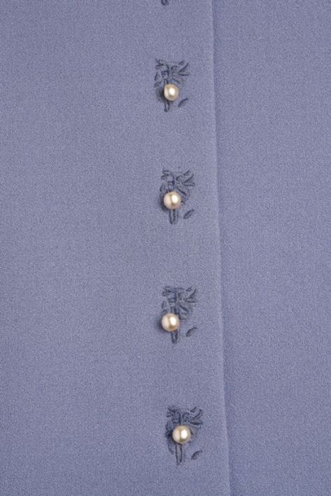 Embellish your buttonholes with this embroidery technique from Jennifer Stern. Billy Buttons, Textil Design, Techniques Couture, Needlework Embroidery, Paper Rose, Sewing Embellishments, Button Holes, Yellow Paper, Heirloom Sewing