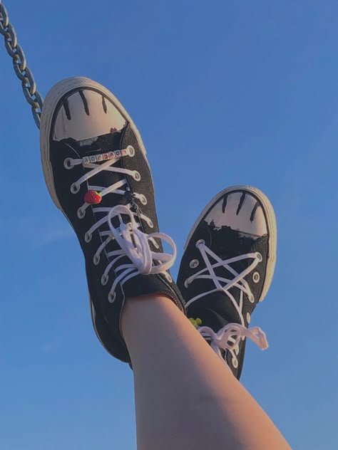 Shoe Decorations Diy Converse, Converse Shoes Decorated, Custom Converse Aesthetic, Shoe Decoration Ideas, Paw Shoes Converse Therian, Customized Converse Ideas, Therian Converse, Therian Shoes, Customizing Converse