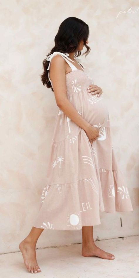 A selection of stylish bump-friendly outfits for expecting mothers. The image showcases a variety of maternity clothes, including flowy dresses, stretchy leggings, and comfortable tops. Each outfit is designed to accommodate a growing baby bump while ensuring the wearer feels both fashionable and comfortable. The ensembles feature soft, breathable fabrics in a range of colors and patterns, suitable for different occasions from casual outings to special events Bump Friendly Outfits, Friendly Outfits, Pregnant Style, Maternity Photo Outfits, Maternity Clothes Fashionable, Stylish Loungewear, Pregnancy Fashion, Maternity Outfit, Outfits Jeans