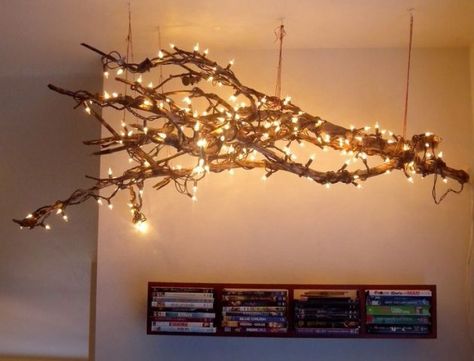 15 Really Fascinating DIY Tree Branch Chandeliers Diy Luminaire, Farmhouse Style Lighting, Tree Branch Decor, Cascade Falls, Branch Chandelier, Diy Tree, Autumn Lights, Branch Decor, Farmhouse Lighting