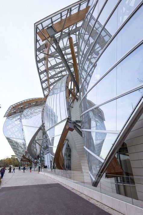 Frank Gehry's Foundation Louis Vuitton Frank Gehry Architecture, Gehry Architecture, Zaha Hadid Design, Twist Hair, Frank Gehry, Glass Facades, Modern Architecture House, Unique Architecture, Zaha Hadid