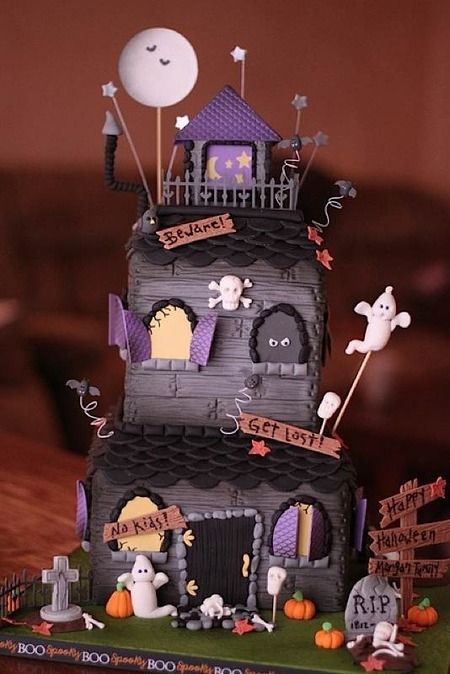 Sunday Sweets: Halloween Cuteness! cake Haunted House Halloween Cake, Buffet Halloween, Haunted House Cake, Super Torte, Halloween Torte, Pasteles Halloween, Bolo Halloween, Cake Wrecks, Casa Halloween