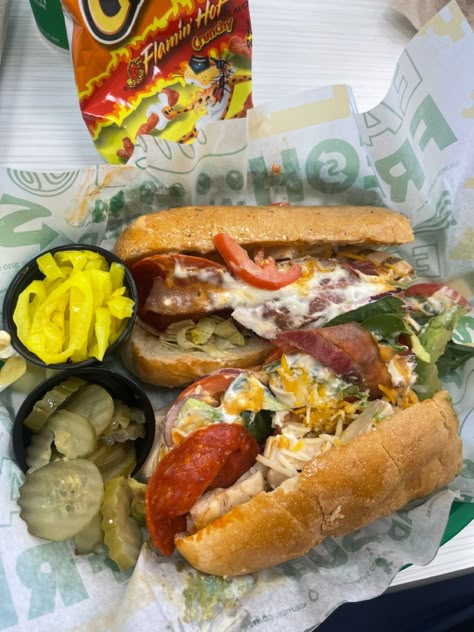 Subway sandwich 🚊🥪 Subway Orders To Try, Subway Tuna Sandwich, Btl Sandwich, Subway Sandwich Order Ideas, Subway Order Ideas, Hot Subs Sandwiches Ideas, Subway Sandwich Aesthetic, Subway Aesthetic Food, Subway Sandwich Ideas