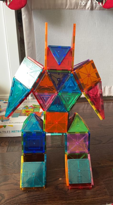 Magnetic Tiles Robot, Christmas Magnatile Ideas, Magnetic Tiles Ideas Easy, Robot Magnatiles, Picasso Magnetic Tile Ideas, Magnatiles Robot, Magnatile Storage Ideas, Magnet Building Ideas, Magnatile Patterns