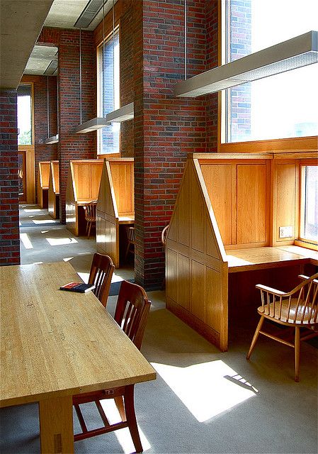 Study carrel in the library. This is very similar to the one I had throughout my undergrad years. I lived here! Complete with framed pictures of my family and a potted plant. Luis Kahn, Exeter Library, Phillips Exeter Academy, Study Cafe, Master Thesis, Louis Kahn, Entry Stairs, Library Architecture, Library Furniture