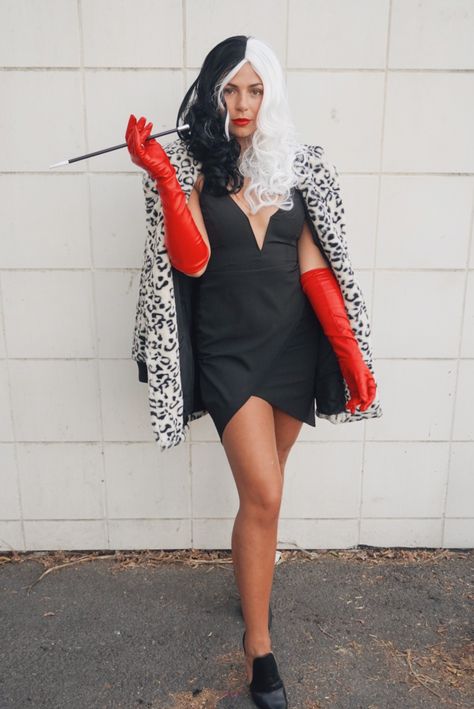 Cruella Deville Costume, Cruella Costume, Devil Costume, Cruella Deville, Black Strapless Dress, Halloween Costumes Women, Diy Costumes, Strapless Dress, Halloween Costumes