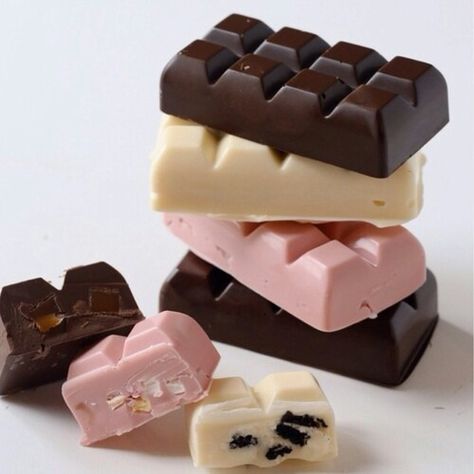 Neapolitan Ice Cream, Chocolate Heaven, Pink Chocolate, Strawberry Ice Cream, Chocolate Strawberries, Recipes From Heaven, Christmas Baking, Cute Food, Chocolate Bar