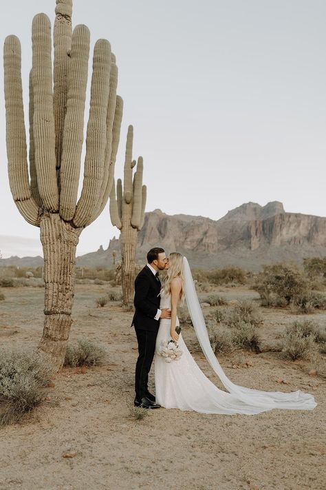 Arizona Mountain Wedding, High Desert Wedding, Arizona Wedding Photography, Elegant Desert Wedding, Palm Desert Wedding, Desert Wedding Photography, Desert Wedding Aesthetic, Sedona Wedding Colors, Desert Sunset Wedding