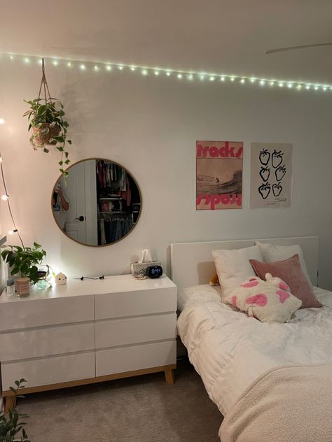 Teenage Minimalist Bedroom, Bedroom Inspo With Dresser, Minimal Teenage Bedroom, Teenage Room Aesthetic Simple, Bedroom With Circle Mirror, Led Lights Inspo Bedroom, Small Room Ideas Pink And White, Wall Mirror Circle, Room Ideas Aesthetic Dresser