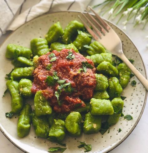 Spinach Gnocchi, Vegan Bowl Recipes, Vegan Recipes Plant Based, Easy Tomato Sauce, Gnocchi Recipes, Vegan Bowls, 4 Ingredient, Plain Flour, Bowls Recipe