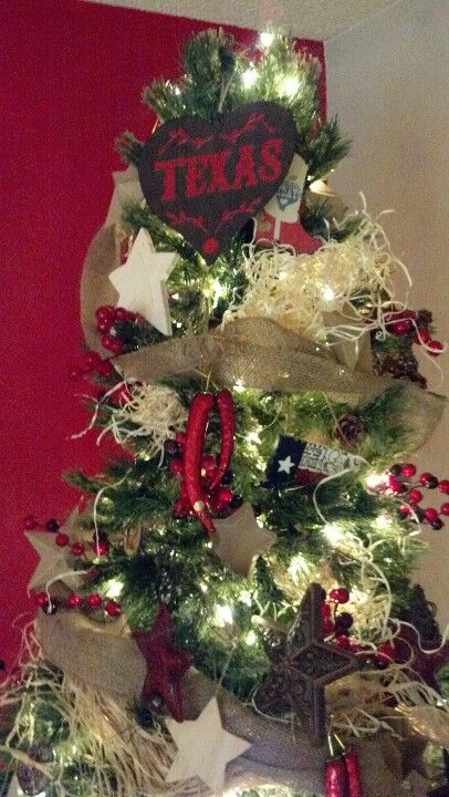 Christmas tree... Texas style Texas Christmas Tree, Western Christmas Tree, Diy Holiday Party, Texas Christmas, Merry Christmas Yall, Hanukkah Decorations, Cowboy Christmas, Texas Style, Western Christmas