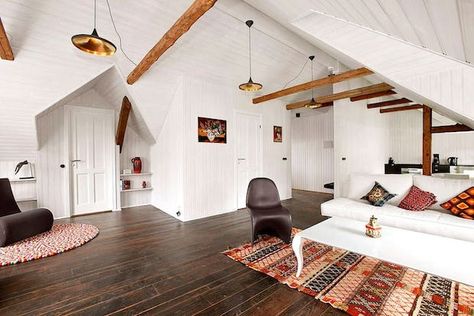 20 Small Attics That Will Make You Want To Move Upstairs - House & Home Small Attics, Attic Kitchen, Attic Renovation Ideas, Attic Lighting, Attic Playroom, Attic Loft, Attic House, Romantic Bedroom Decor, Small Attic