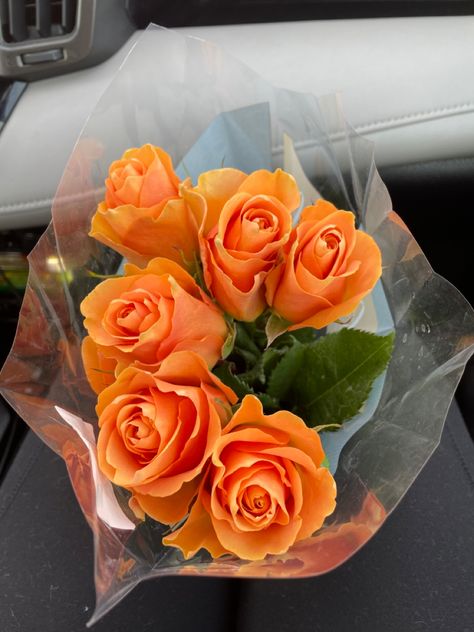 Orange Flowers Aesthetic Bouquet, Orange And Yellow Flower Bouquet, Orange Roses Bouquet Aesthetic, Orange Rose Aesthetic, Orange Roses Aesthetic, Orange Sweet 16, Orange Flowers Aesthetic, Orange Flowers Bouquet, Orange Roses Bouquet